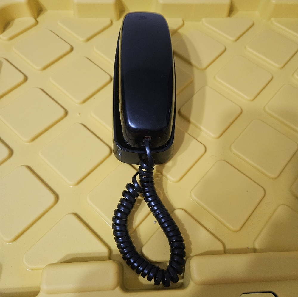 Lucent Technologies Trimline 210 Telephone Black touchtone